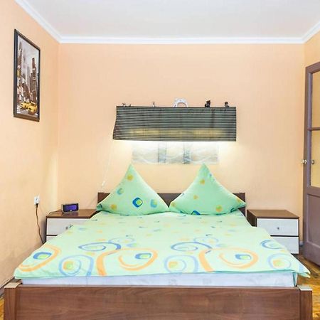 Apartment On Sobornyi Avenue 143 Near Intourist Hotel Zaporizhia Εξωτερικό φωτογραφία