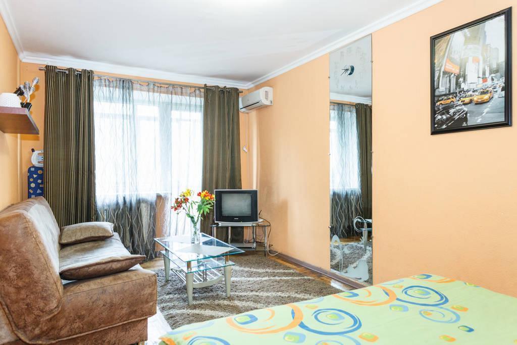 Apartment On Sobornyi Avenue 143 Near Intourist Hotel Zaporizhia Εξωτερικό φωτογραφία