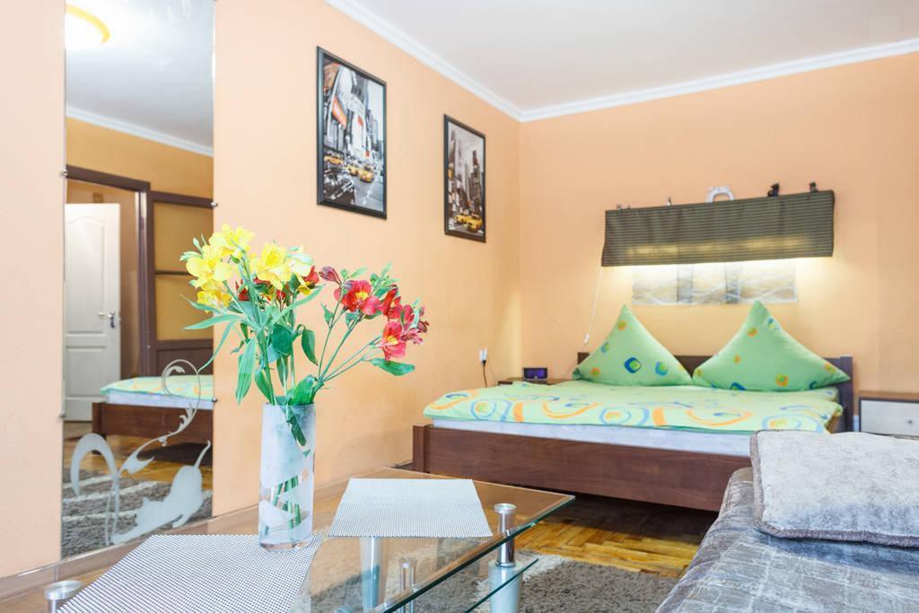 Apartment On Sobornyi Avenue 143 Near Intourist Hotel Zaporizhia Εξωτερικό φωτογραφία